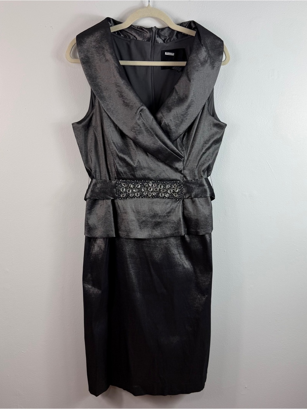 Nero Shawl Neckline Sleeveless Sequin Accent Metallic Silver Sz 14 (runs small)